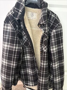 Sage Collective Men’s Black & White Plaid Sherpa-Lined Shirt Jacket